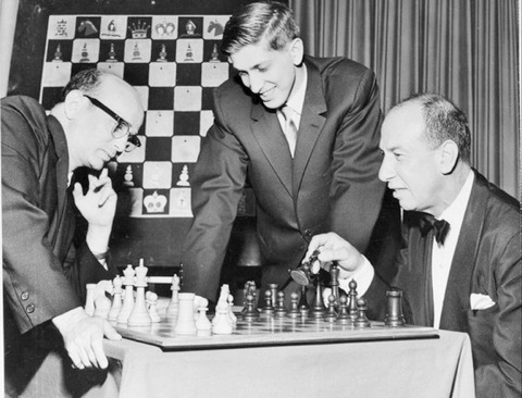 http://www.joshmentzer.com/chess/files/reshevsky.fischer.1961.jpg
